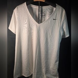 Nike Women's Classic White Dri Fit  Short Sleeve Tee Sz Xl